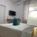 Oda ve Kahvaltı La Maison Derriere 4*