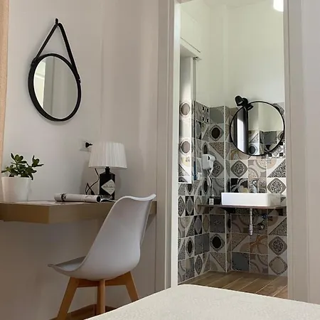 La Maison Derriere Bed & Breakfast