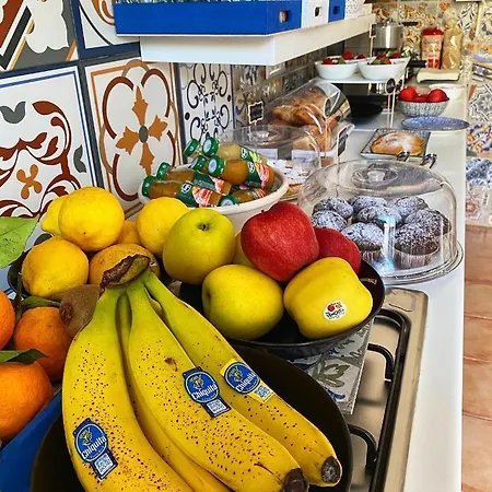 La Maison Derriere Bed & Breakfast