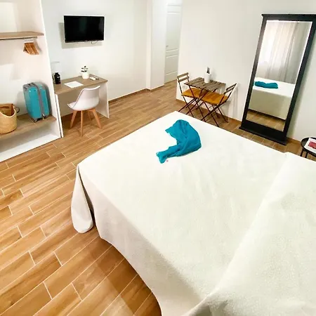 La Maison Derriere Bed & Breakfast *
