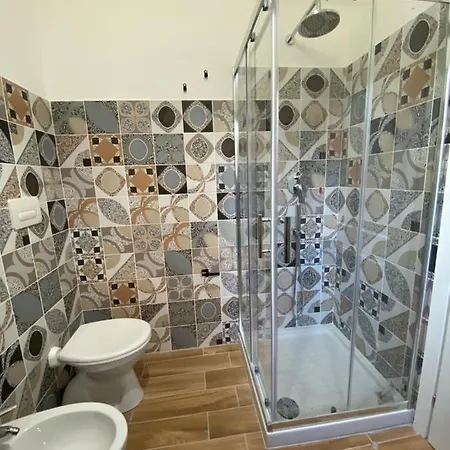 La Maison Derriere 4* تروبيا