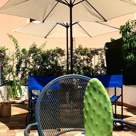 La Maison Derriere Bed & Breakfast 4*