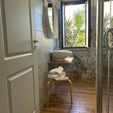 فندق مبيت وإفطار La Maison Derriere تروبيا